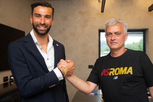 Mourinho tuyển mộ tân binh đầu tiên ở AS Roma